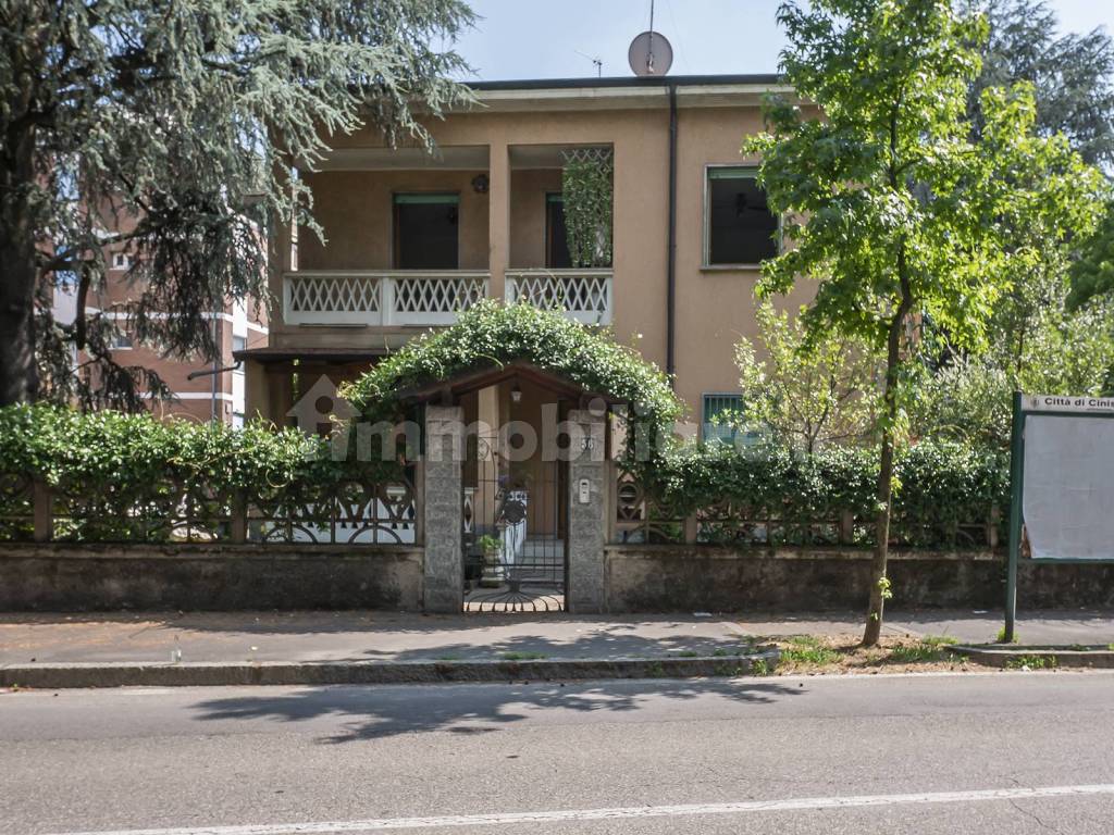 Vendita Villa bifamiliare in via Robecco