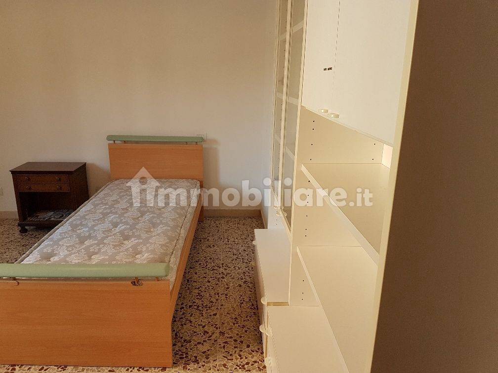 Affitto Appartamento Ravenna. Trilocale in via Bassano del Grappa 39