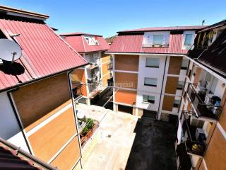 Balcone cucina con vista su corte interna