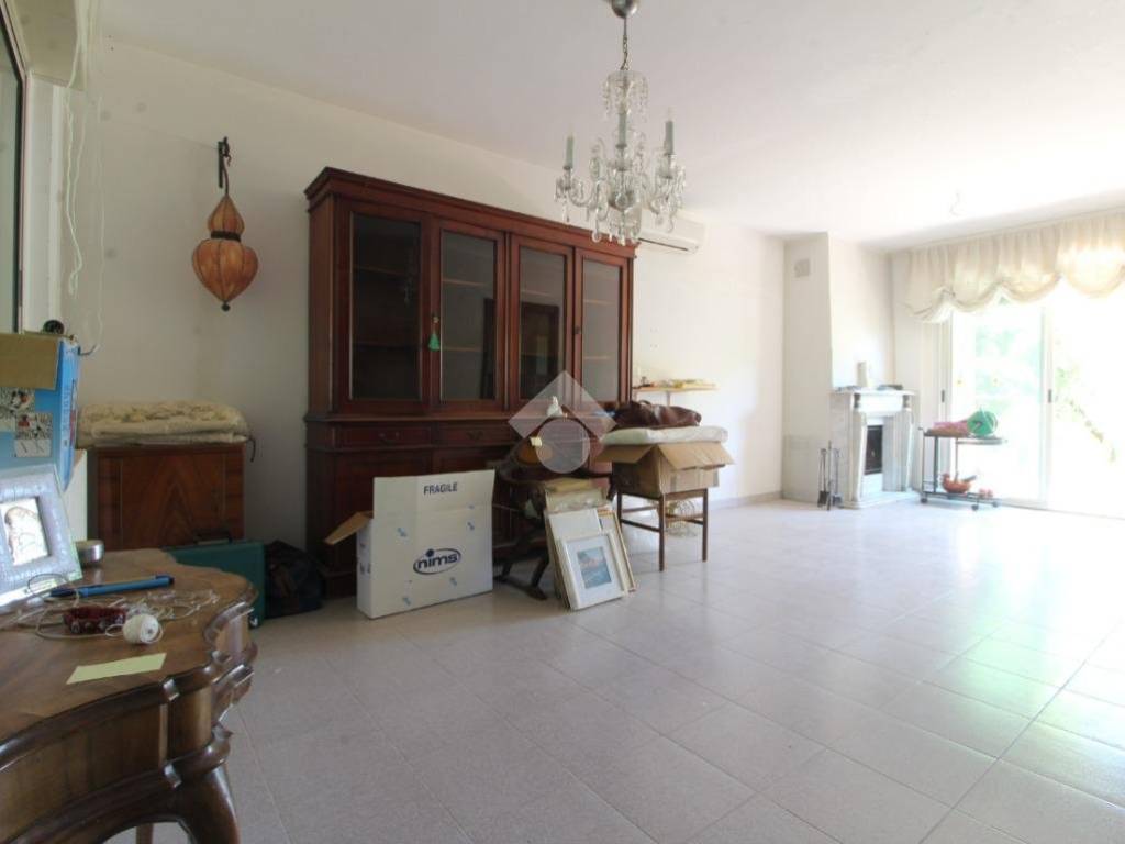 Vendita Villa a schiera in via Ventignano 39 Cepagatti. Buono stato, posto  auto, con terrazza, riscaldamento autonomo, 176 m², rif. 105370851