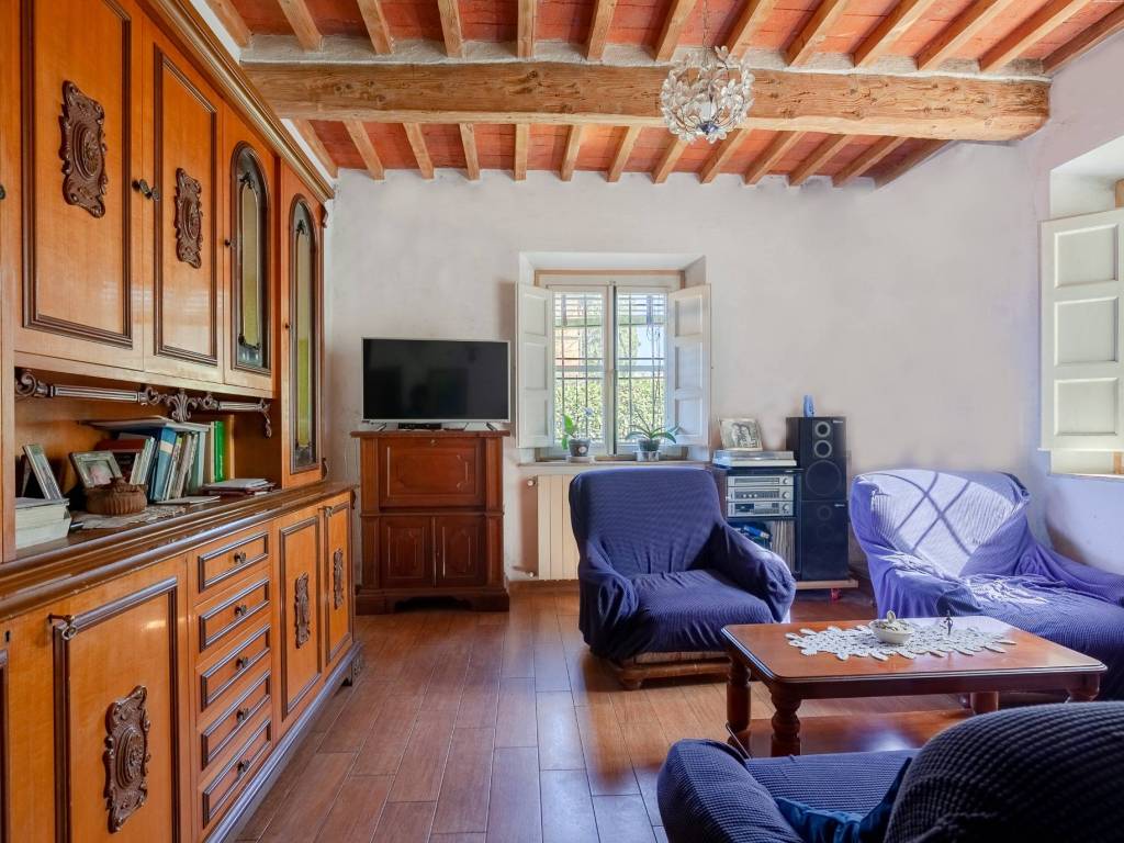 Vendita Casa colonica in via San Donato Lucca. Buono stato, posto auto