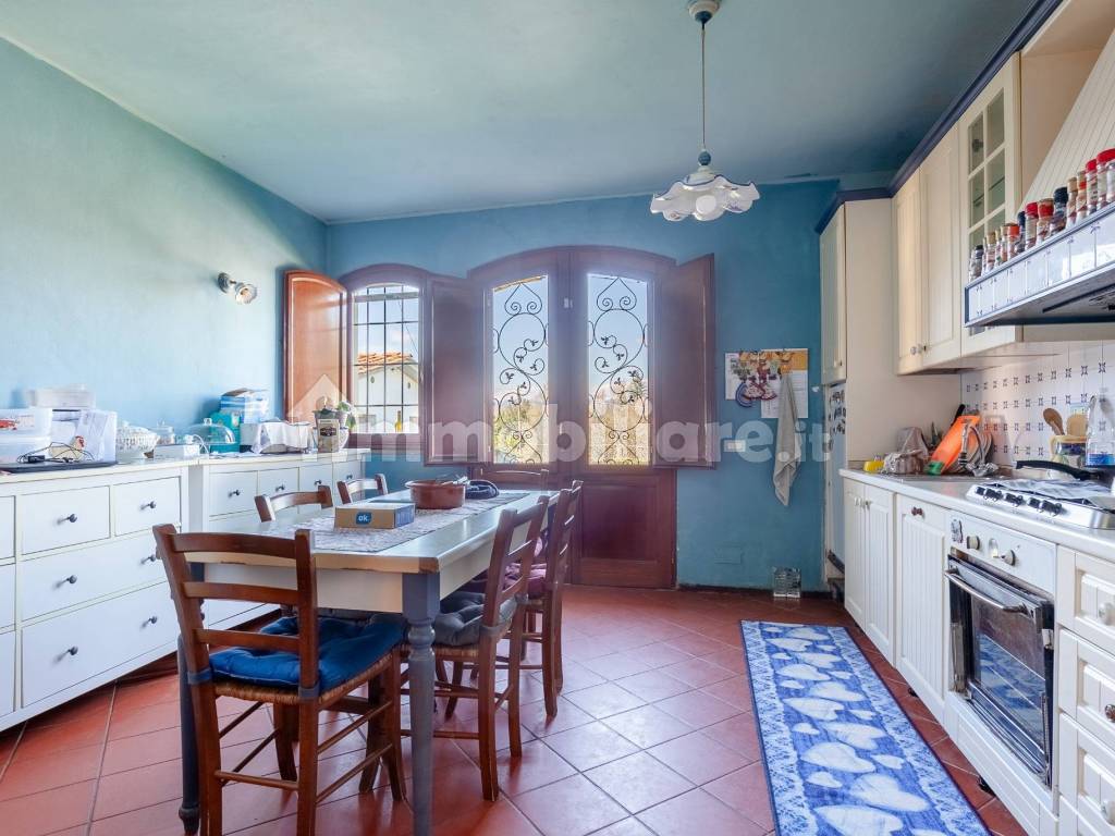 Vendita Casa colonica in via San Donato Lucca. Buono stato, posto auto