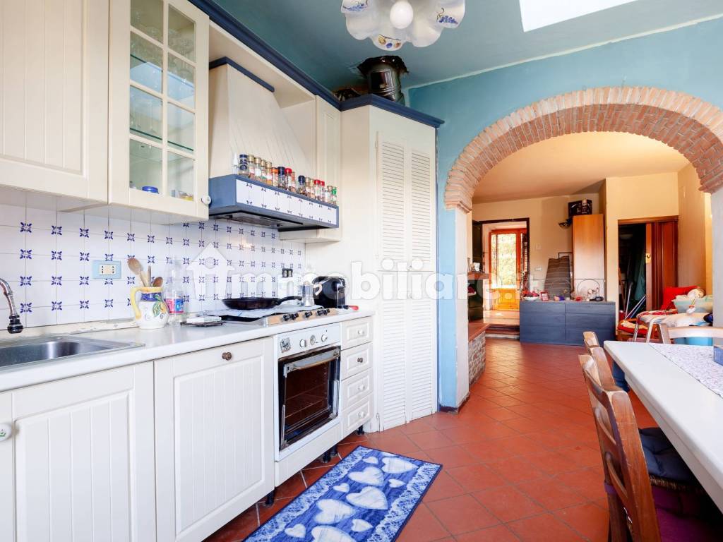 Vendita Casa colonica in via San Donato Lucca. Buono stato, posto auto