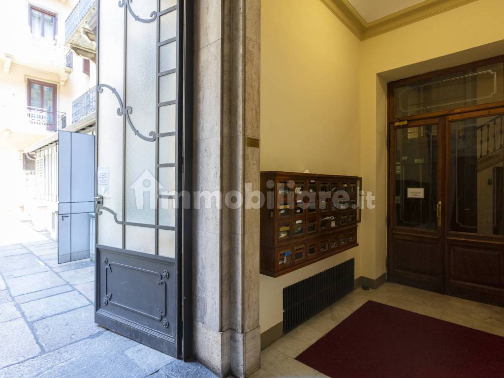 Vendita Appartamento Torino. Quadrilocale in via Giuseppe Barbaroux 4. Buono stato, quarto piano