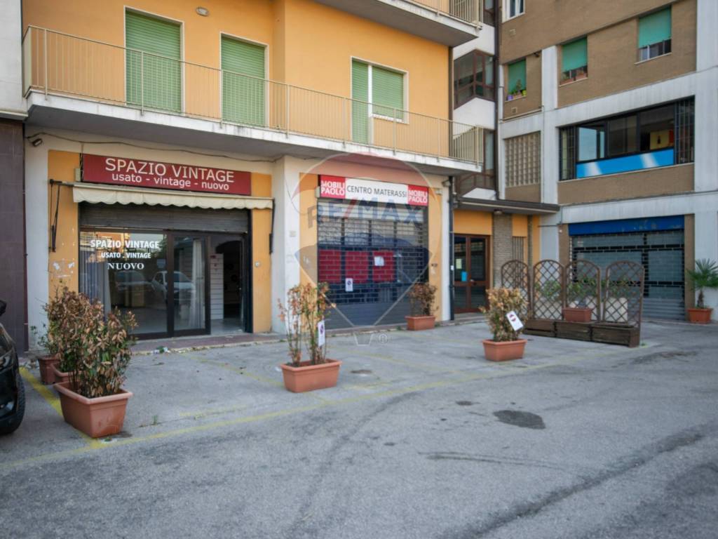 Negozi in affitto in zona Semicentro - Stazione, Perugia - Immobiliare.it