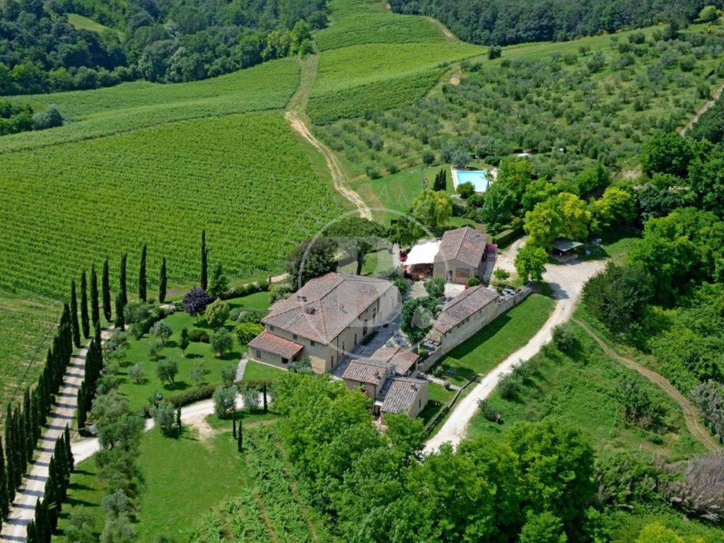 San Gimignano, azienda agrituristica con piscina,