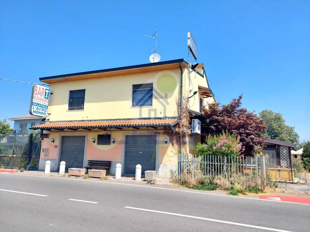 Locale commerciale via passo dei guselli, farnesiana, piacenza