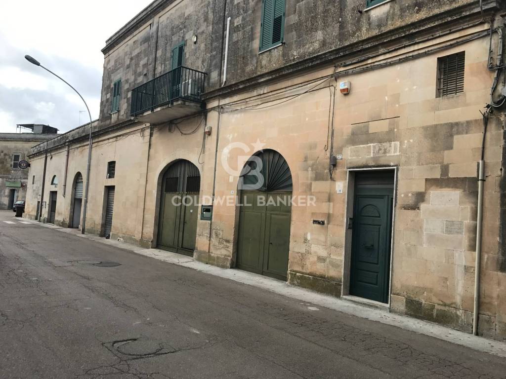 Locale commerciale via indipendenza, muro leccese