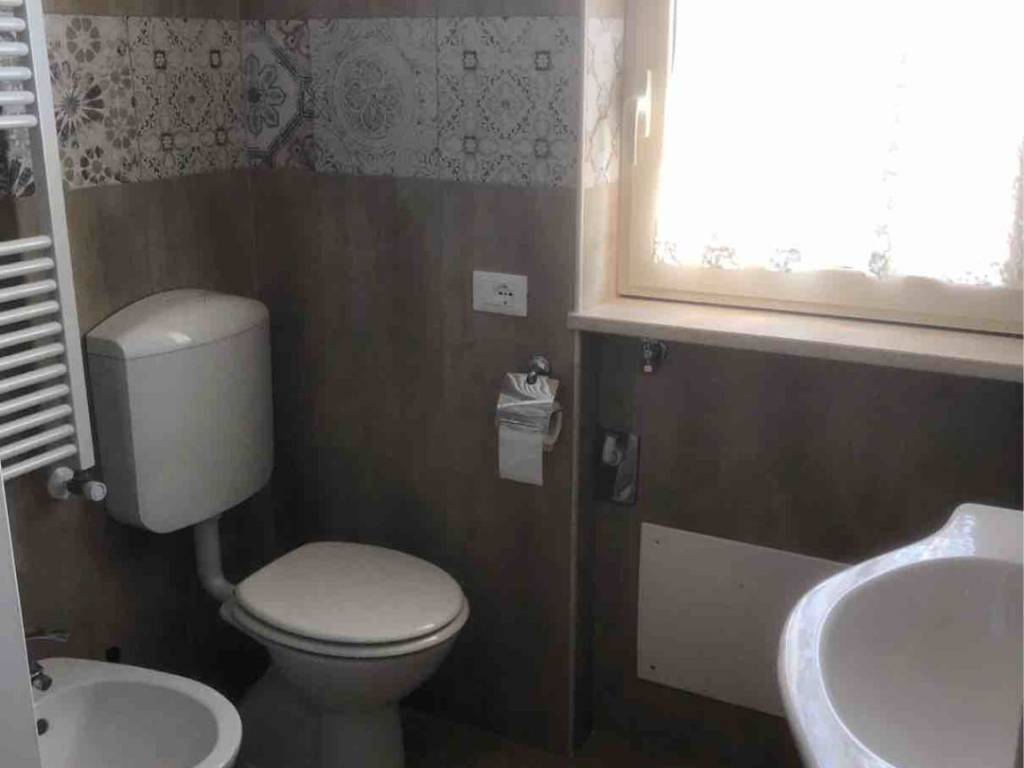 Stanza singola via clinia 32, bari