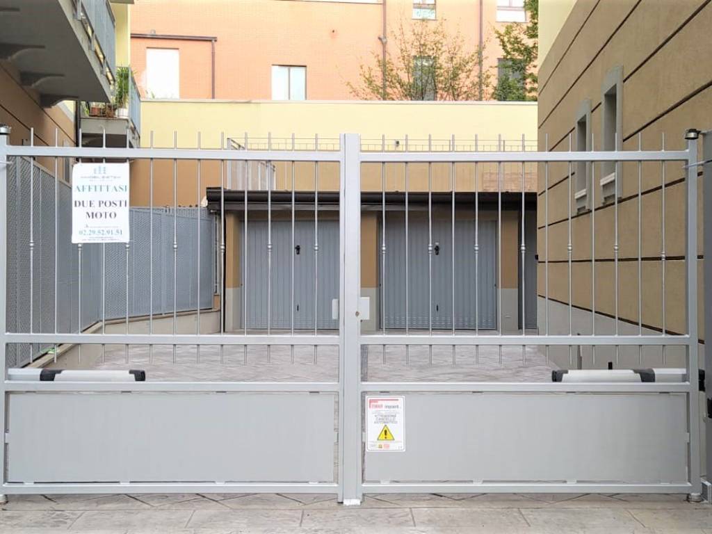 Posto auto - moto via giuseppe ugolini 20, greco - segnano, milano