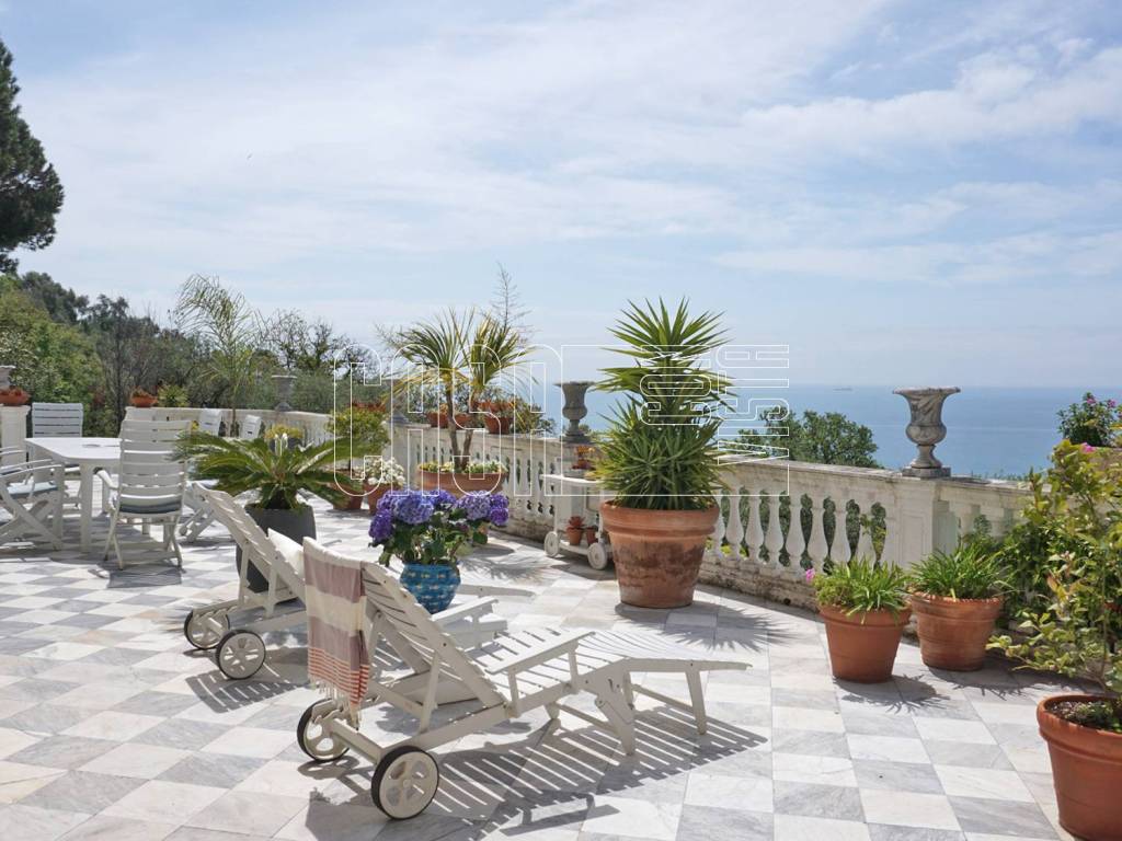 Terrazza con vista mare piano terra