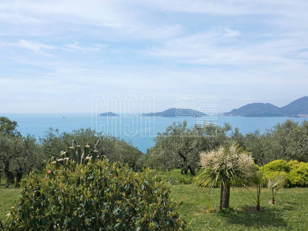 Giardino con vista mare