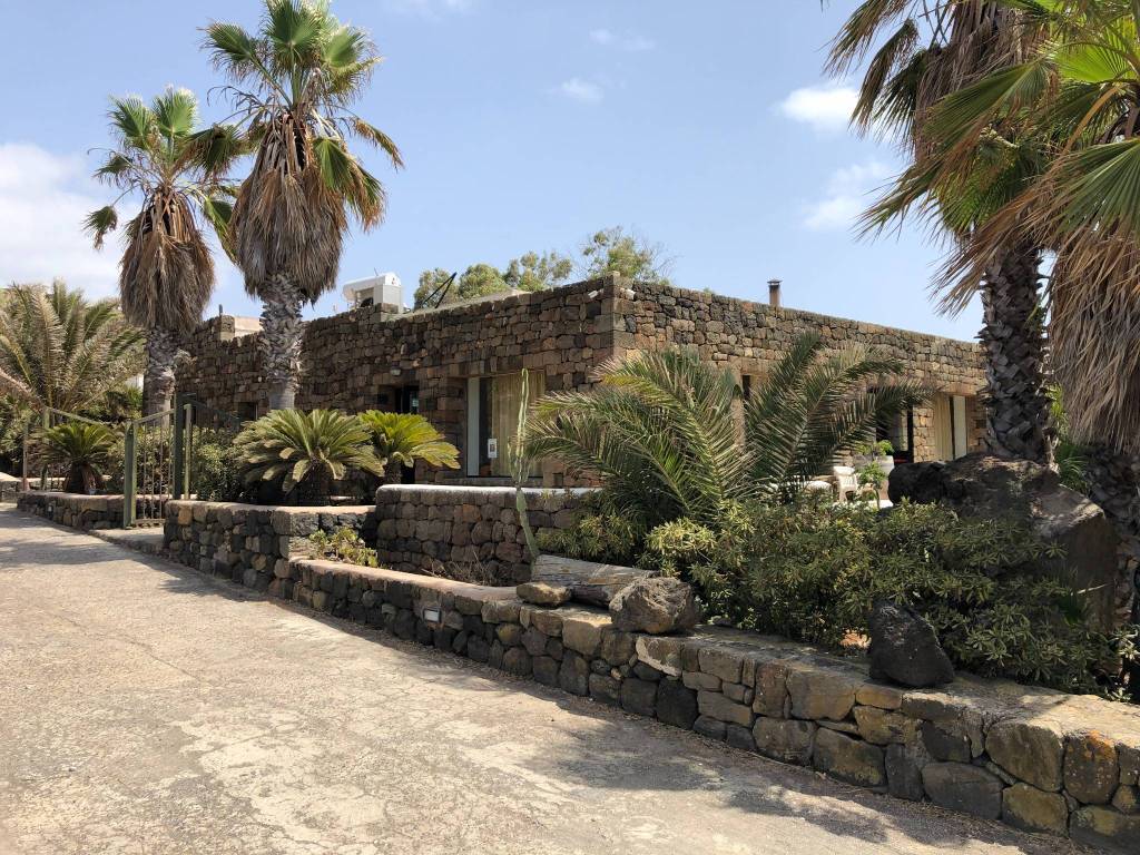 Locale commerciale via roncone salerno, pantelleria