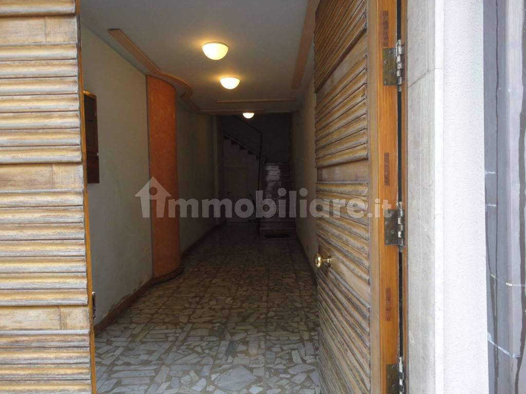 Vendita Appartamento Santa Croce Camerina. Quadrilocale in viale della  Repubblica. Da ristrutturare, primo piano, con balcone, rif. 99767552