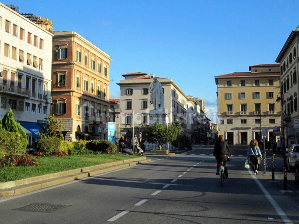 Piazza_Cavour_Livorno.jpg