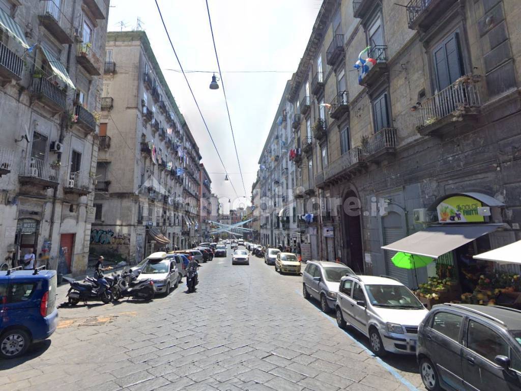 Affitto Appartamento in via Cesare Rosaroll. Napoli. Da ristrutturare, secondo piano, con Affitto Appartamento in via Cesare Rosaroll. Napoli. Da ristrutturare, secondo piano, con
