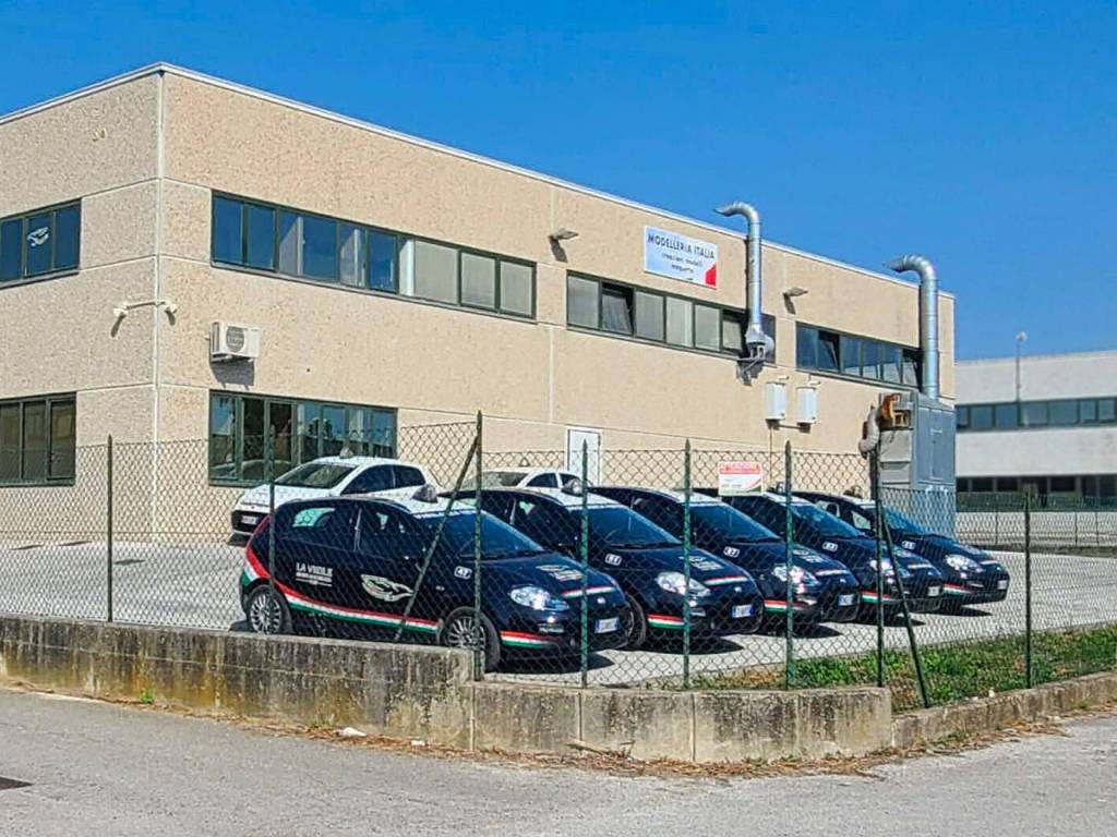 Capannone via vincenzo breda, santa maria apparente, zona industriale, civitanova marche