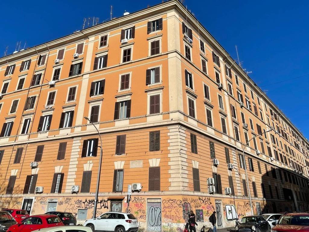 Vendita Appartamento Roma. Bilocale in viale dello Scalo San Lorenzo 41.  Buono stato, quarto piano, con balcone, riscaldamento autonomo, rif.  105641893