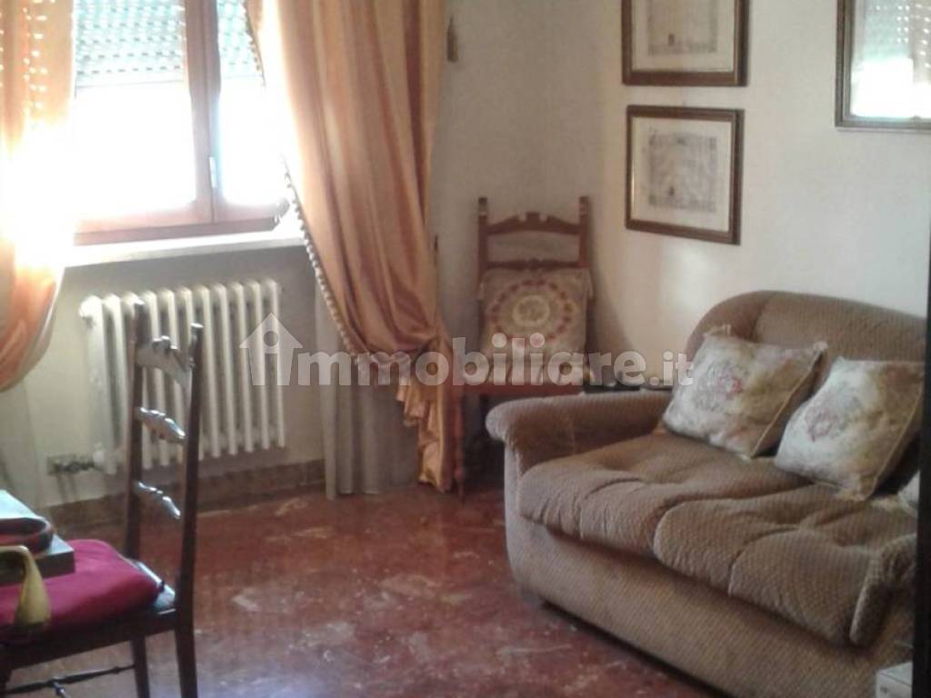 Vendita Appartamento in via Lequile 2. Lecce. Da ristrutturare, terzo