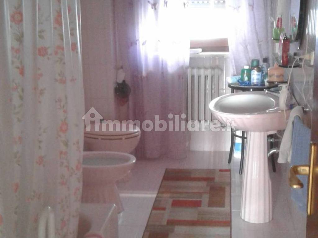 Vendita Appartamento in via Lequile 2. Lecce. Da ristrutturare, terzo