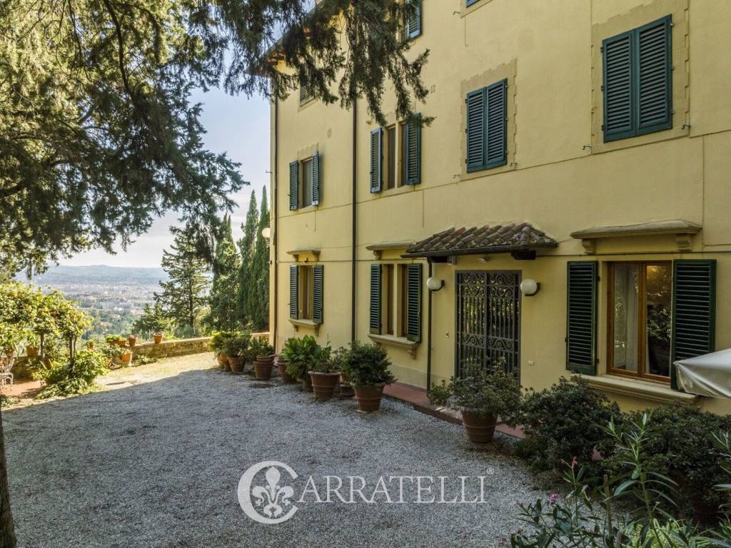 Vendita Villa bifamiliare in via della Covacchia 8/c Firenze. Buono stato,  posto auto, con terrazza, riscaldamento centralizzato, 100 m², rif.  105708983