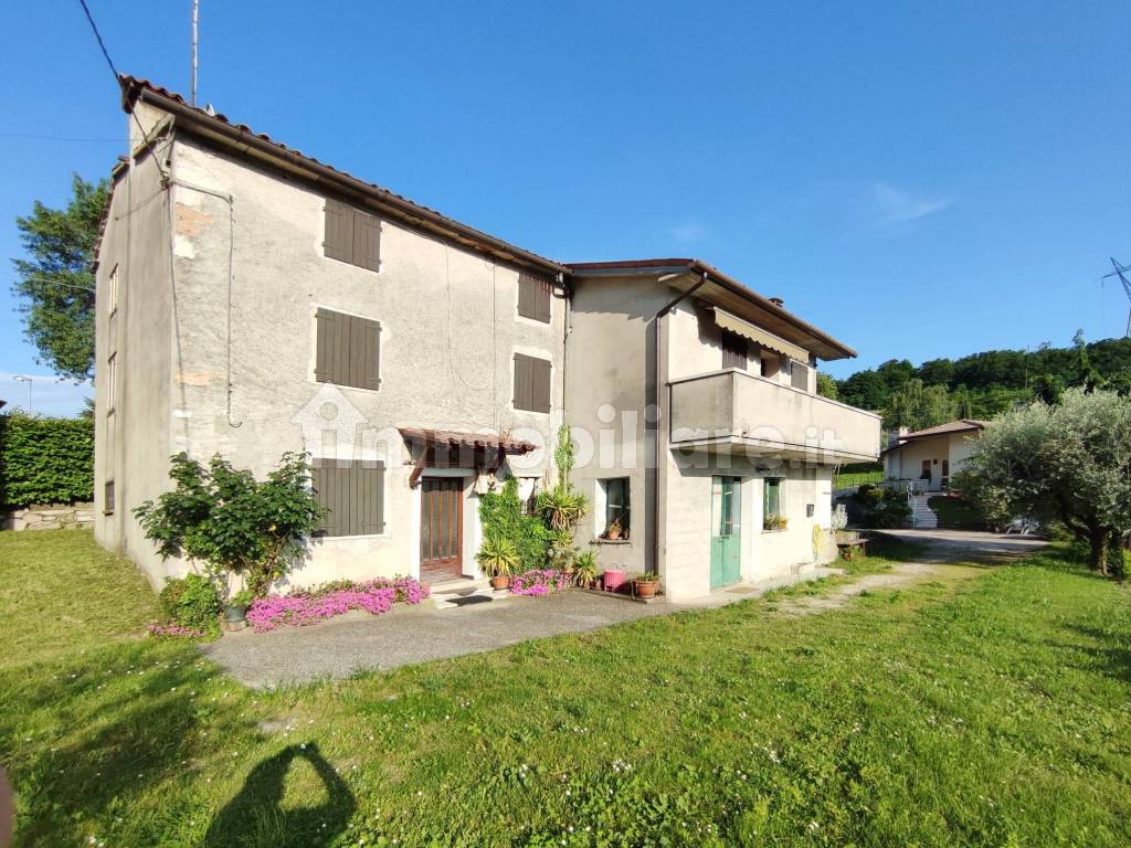Vendita Villa unifamiliare in Contrà Caluga 12 Bassano del Grappa. Da