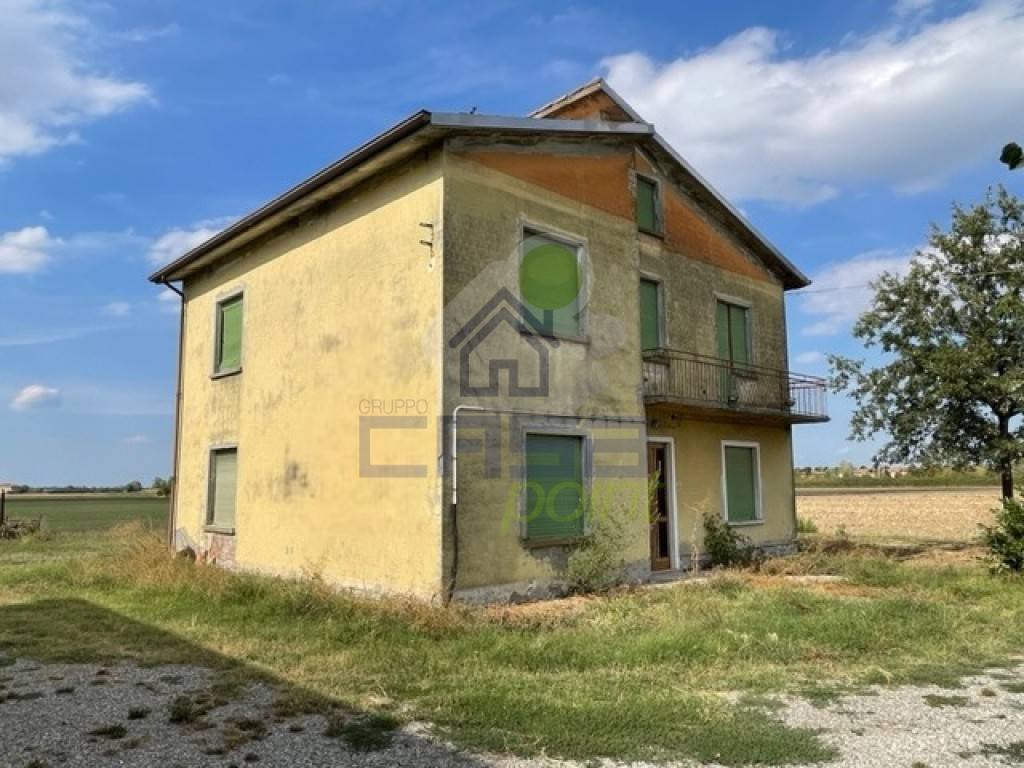 CASA CON AREA PRIVATA