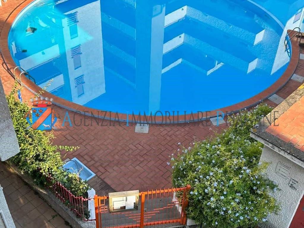 piscina condominiale
