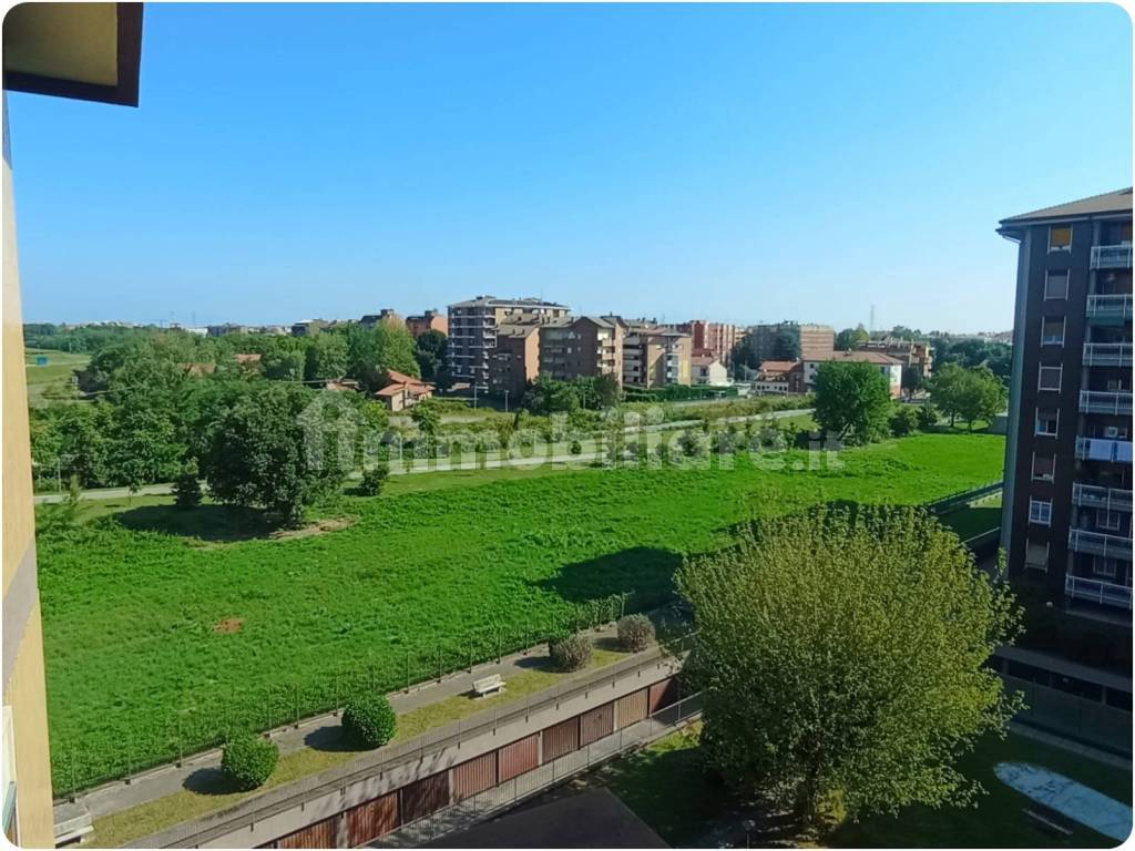 Vendita Appartamento Baranzate. Trilocale in via Don Luigi Guanella 24