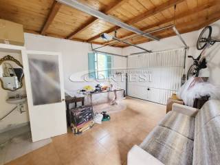 Garage con lavanderia e 2° bagno