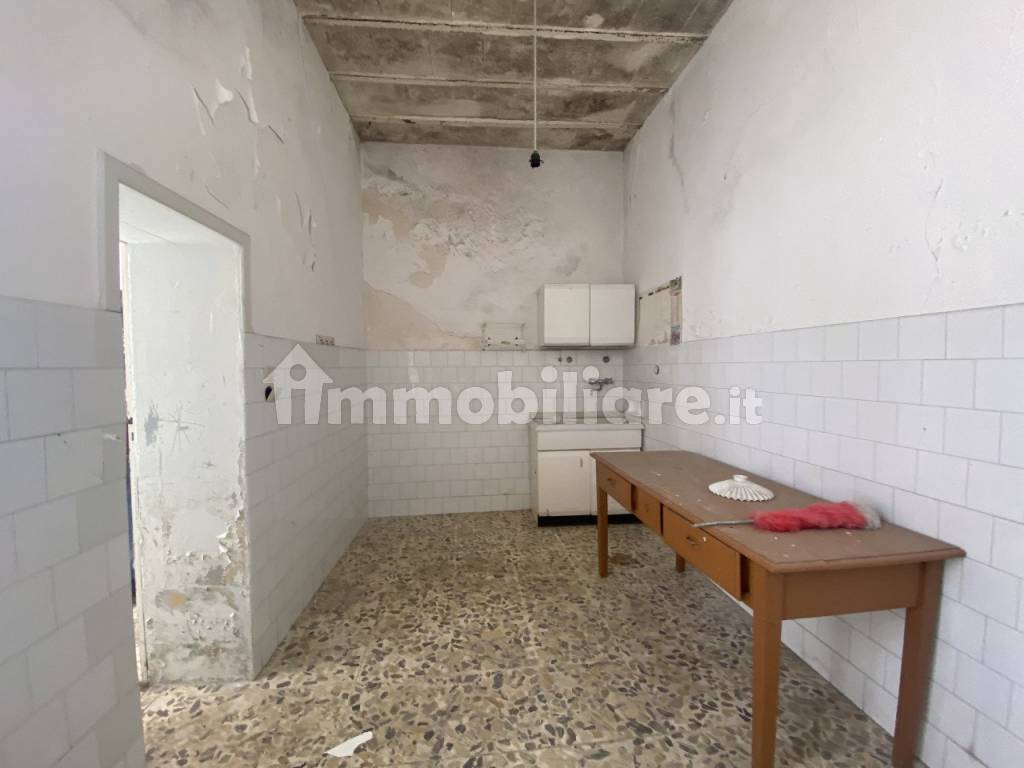 006__-casa-singola-con-terrazzo-e-cortile-a-canicattini-bagni__10.jpg