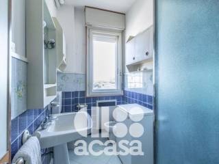 Bagno con box doccia