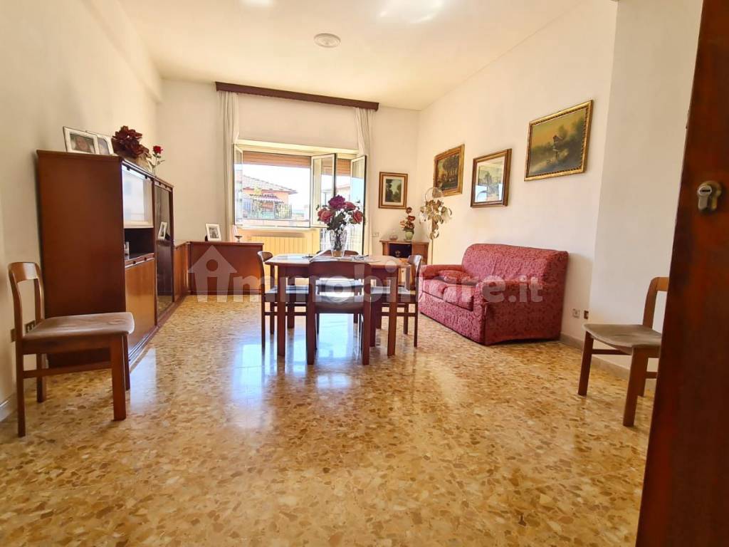 Vendita Appartamento Roma. Quadrilocale in via Vibio Mariano 25. Buono ...