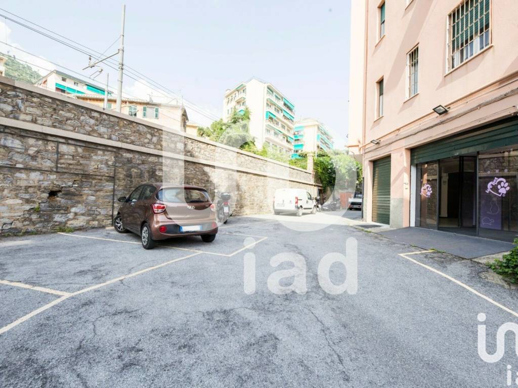 Locale commerciale con laboratorio via ROMANA DI MURCAROLO 12r, Genova