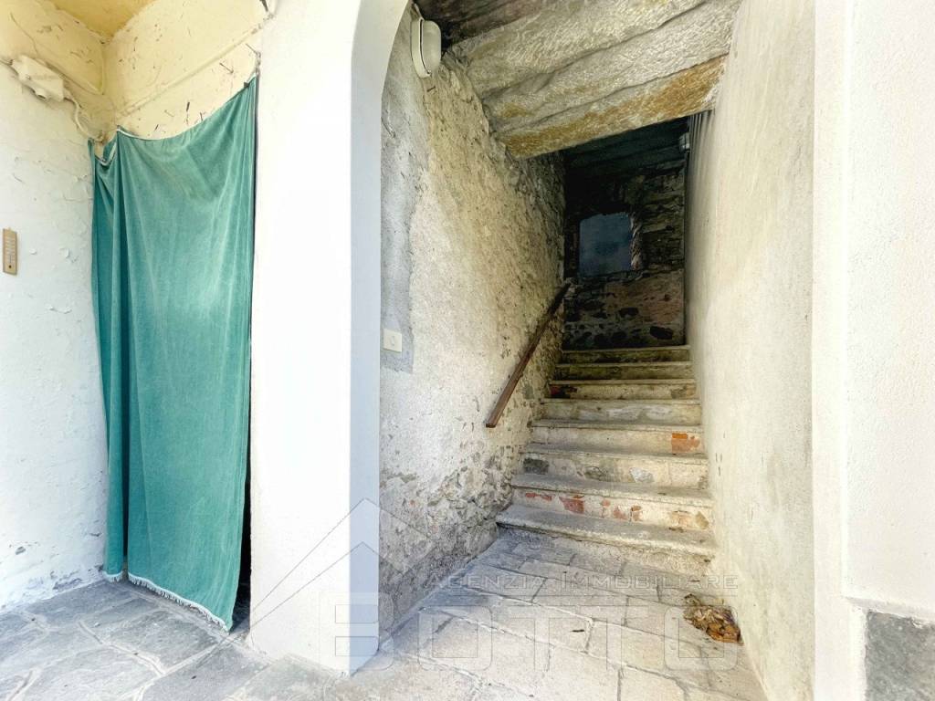 casa vendita madonna del sasso scale