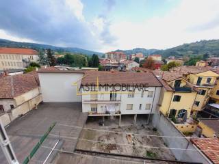 cortile e panorama dalla cucina