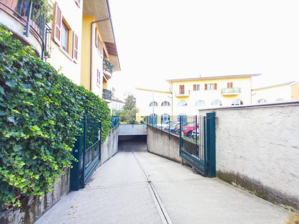 Garage - box via giuseppe mazzini, centro, muggiò