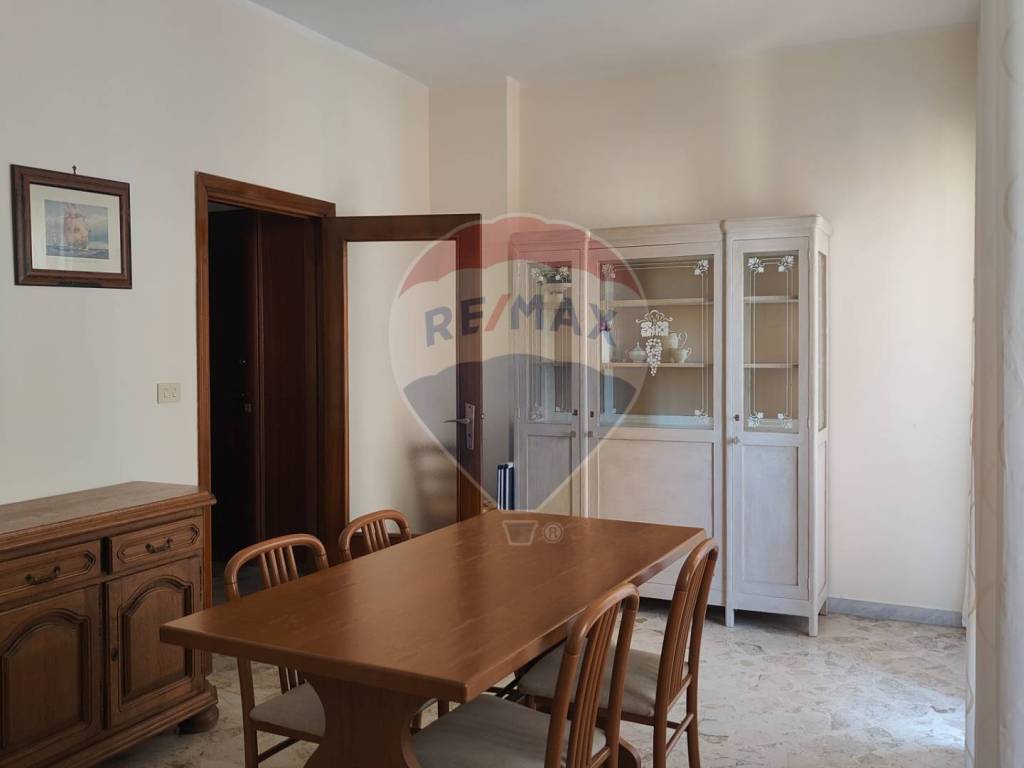 Affitto Appartamento Brindisi. Quadrilocale in via San Sebastiano 9. Buono  stato, quarto piano, con balcone, riscaldamento autonomo, rif. 105525949