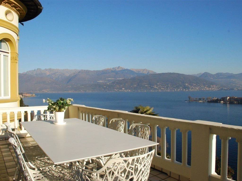 Lussuoso appartamento in vendita Lago Maggiore - Villa Barberis - balcone vista lago