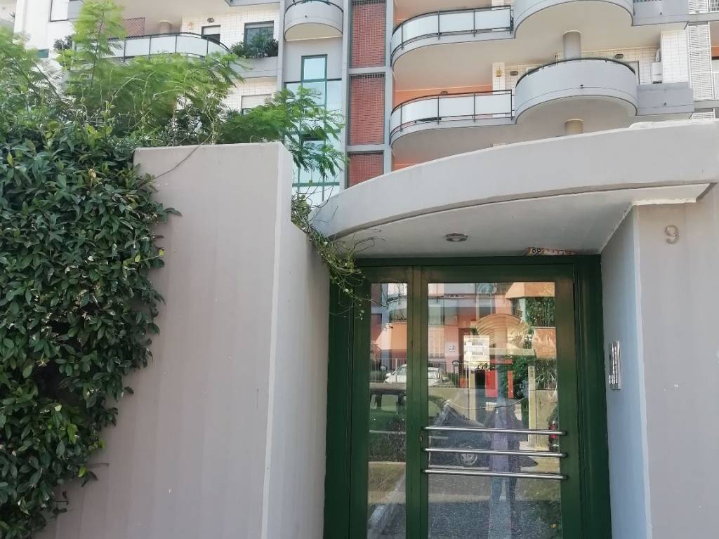 Stanza singola via fratelli de filippo 9, bari