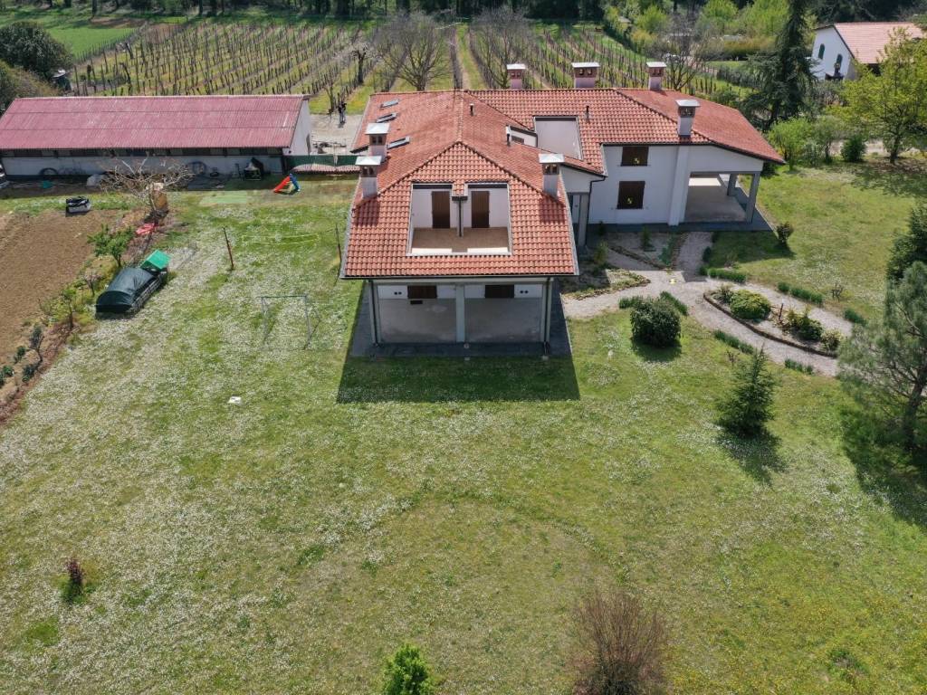 Villa plurifamiliare via Rivazza, Tre Monti, Imola