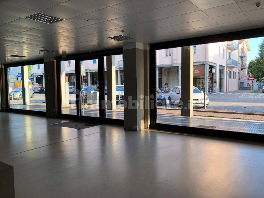 Locale commerciale via Bassano del Grappa, Ravenna, Rif. 105970927