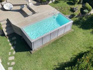 giardino con piscina