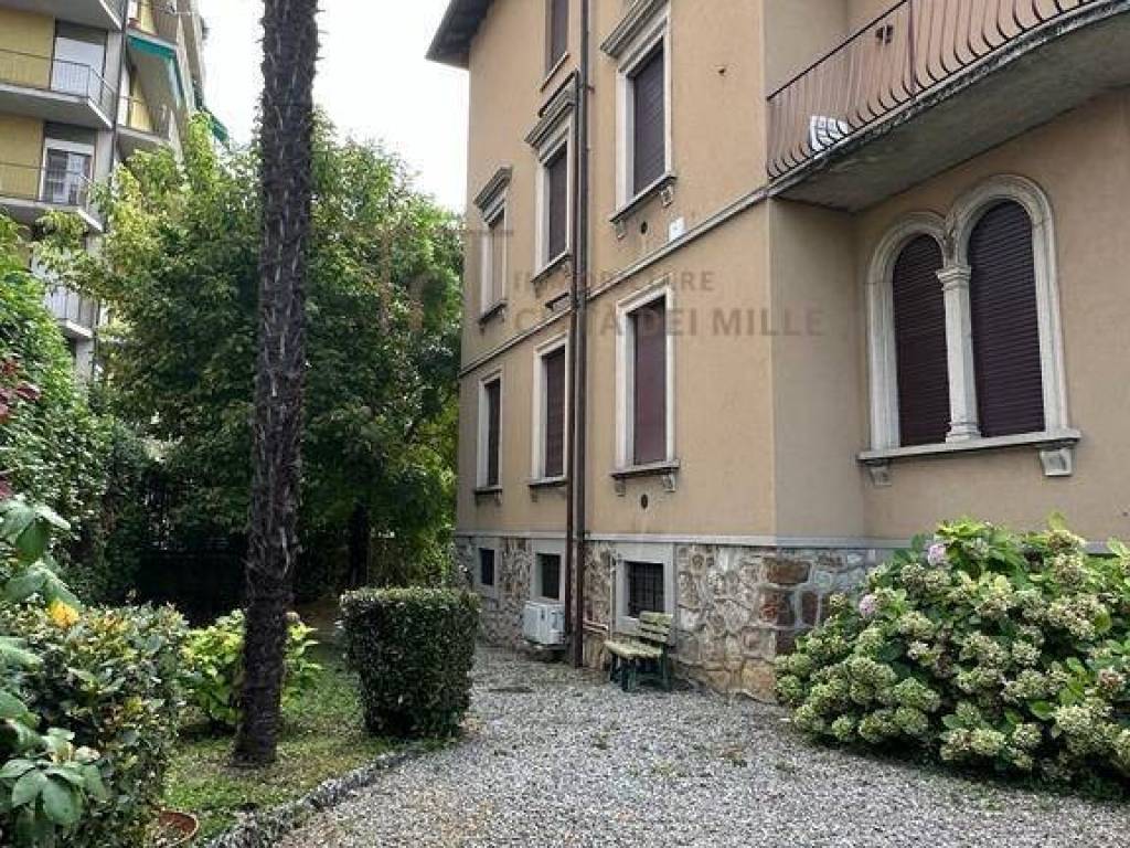 Bergamo Borgo Santa Caterina stabile in vendita.
