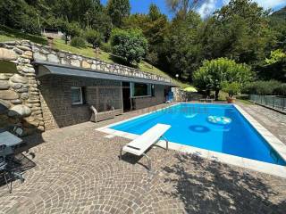 Villa singola con piscina in vendita.
