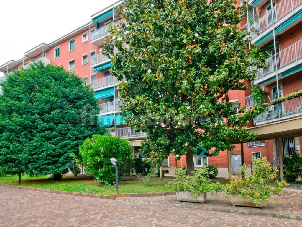 Vendita Appartamento Milano. Trilocale in via Sant'Ampellio 5. Buono