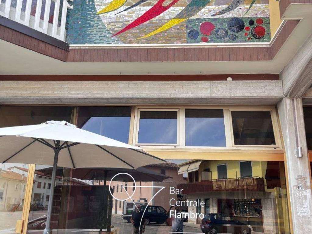 Locale commerciale in Vendita | 3 locali | 214 m²