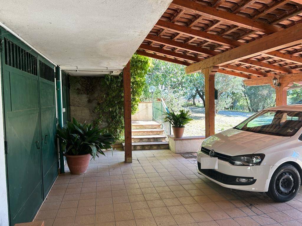 portico con ingresso garage