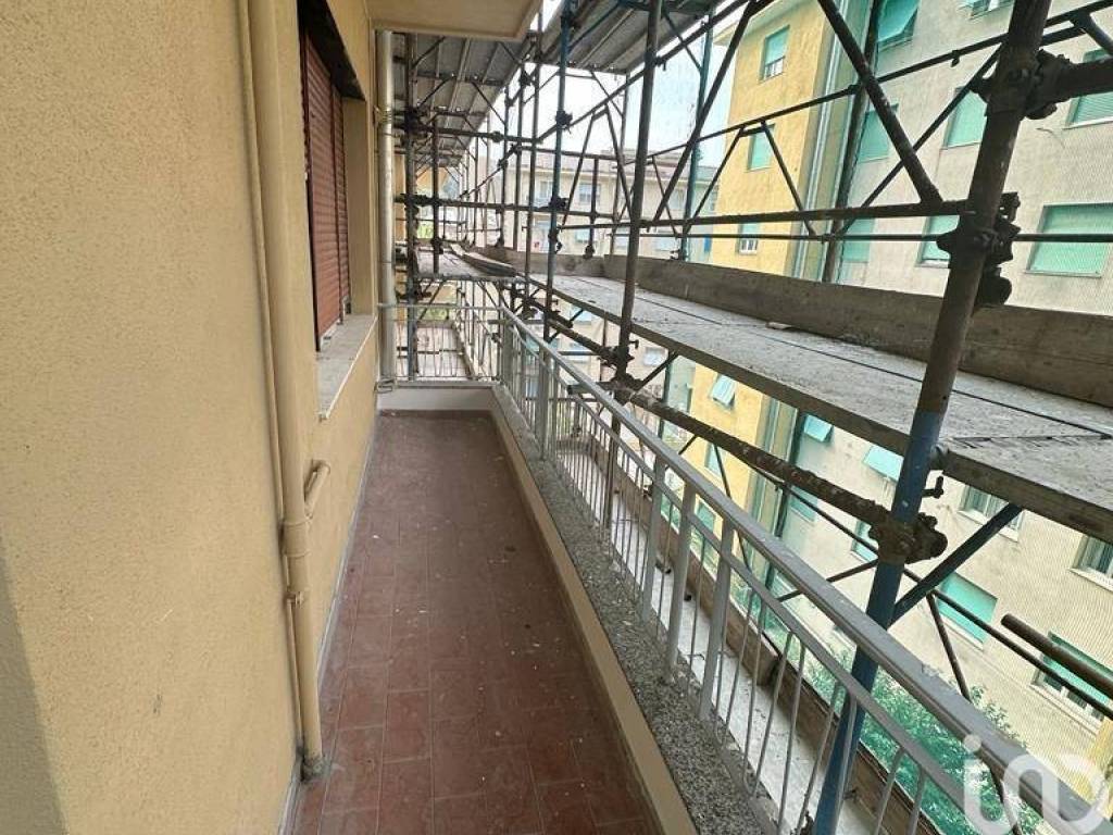 Vendita Appartamento in via croce rosa. Genova. Buono stato, secondo piano,  con balcone, rif. 106055303