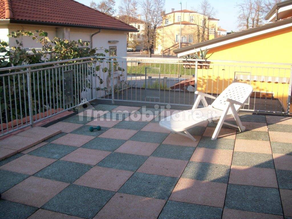 Affitto Appartamento Gonzaga. Quadrilocale, Buono stato, posto auto